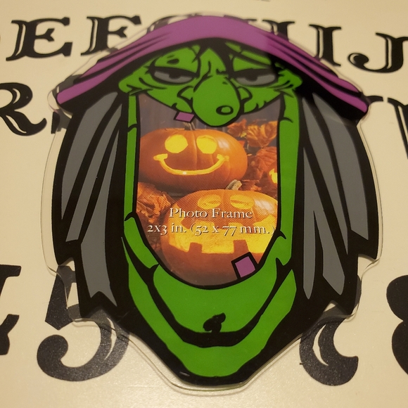 Other - 5/$13 NWOT Witch Magnetic Photo Frame